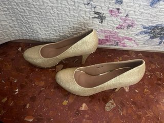 Zapatos de fiesta dorados tacón talla 38