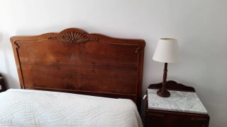 Armario de madera maciza