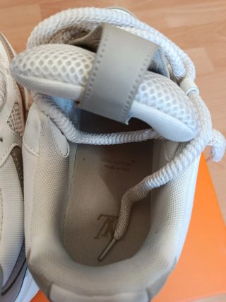 Louis Vuitton Skate EUR 40 Color Beige