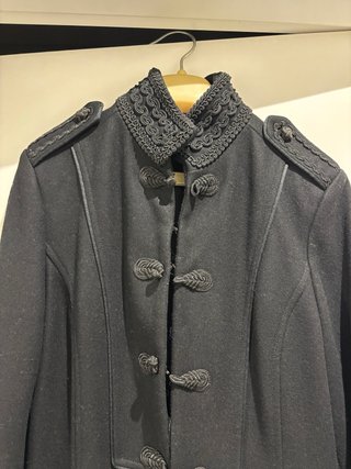 Abrigo negro Zara militar