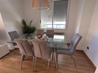 Conjunto de mesa de comedor de cristal y 6 sillas