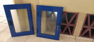 Ventana baño climalit azul