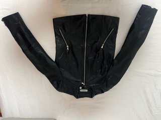 Chaqueta de cuero negra