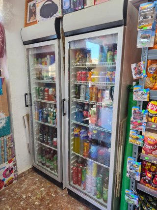 Nevera expositora de bebidas