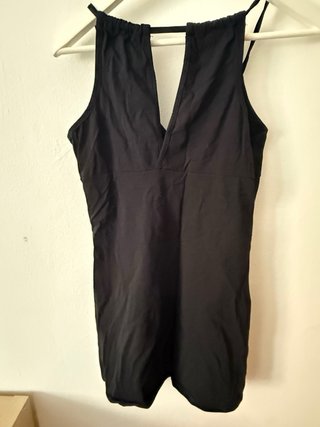 Vestido negro con estampado multicolor