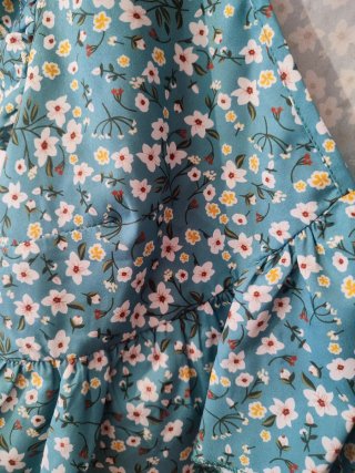 Top floral verde con volantes