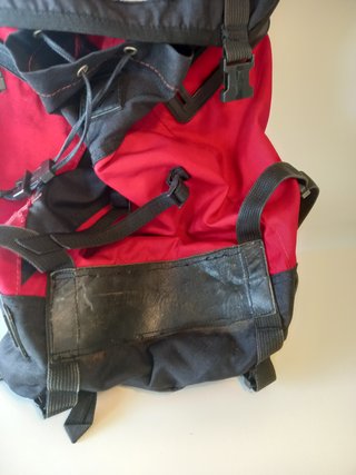 Mochila de Caminhada Vermelha e Preta