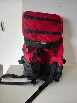 Mochila de Caminhada Vermelha e Preta