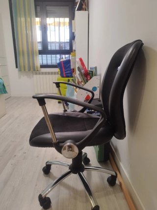 Escritorio y silla de escritorio