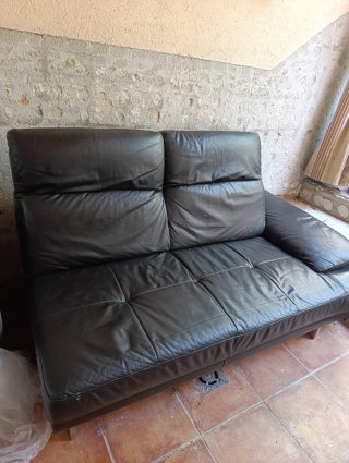 Sofá de piel negro