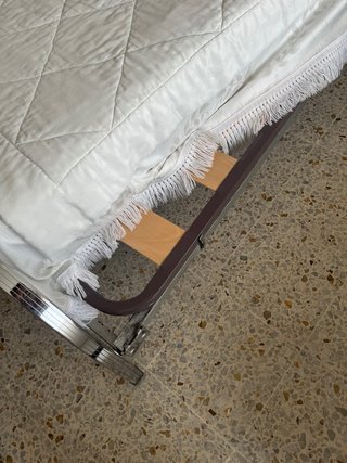 2 Camas Niqueladas con Somier de Láminas