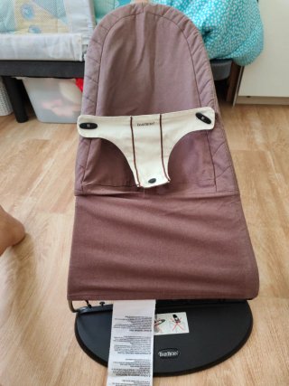 Hamaca Babybjorn con funda reversible y juguete