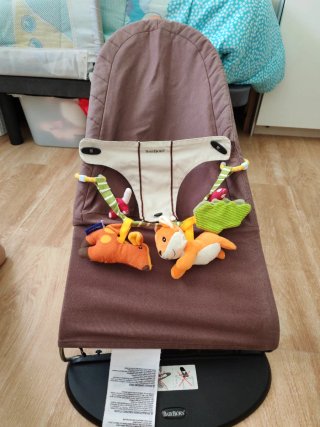 Hamaca Babybjorn con funda reversible y juguete