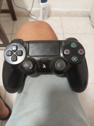 Consola PS4 Negra + 2 Controles