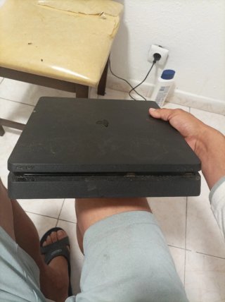 Consola PS4 Negra + 2 Controles