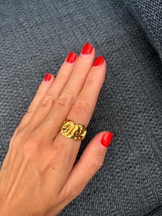 Anillo dorado con diseño arrugado AJUSTABLE