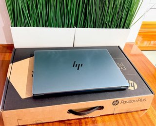 HP Pavilion Plus 14 OLED Azul/Plata