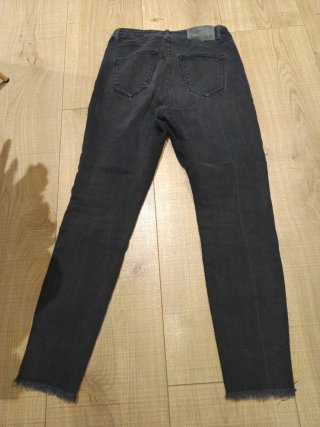 Pantalón Uterqüe Talla 38/M con detalles