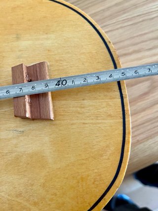 Laúd de madera con incrustaciones
