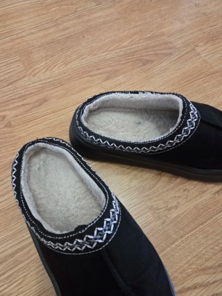 Zapatillas negras de estar por casa