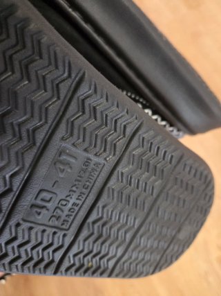 Zapatillas negras de estar por casa