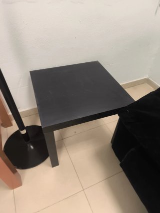 Mueble blanco,sofá, mesa salon, percha, mesa negra