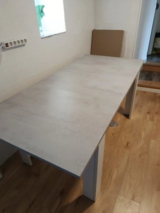 Mesa de comedor moderna