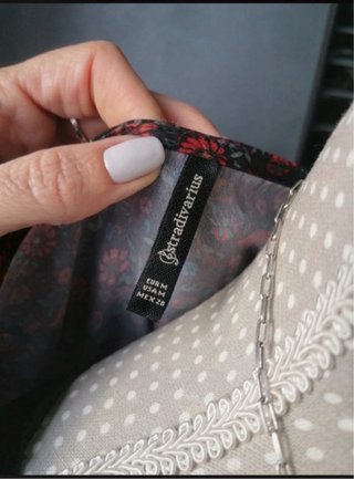 Camisa Stradivarius ligera y suelta M-L