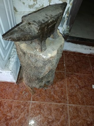 Yunque 47kg 1949 con base tronco