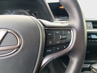 Lexus UX 2.0 250h Business City