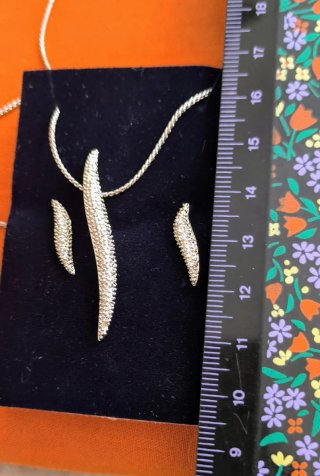 Conjunto Colgante y Pendientes Brillantes
