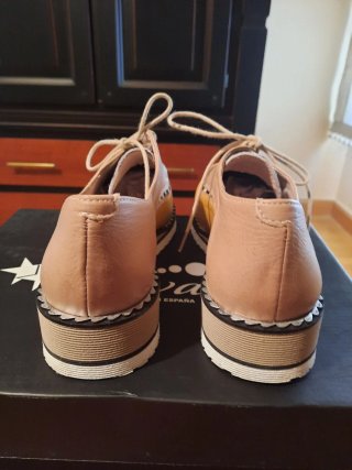 Zapatos diseño, en Piel, combinados y muy ligeros.