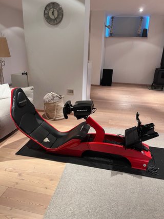 Simulatore di guida Fanatec Playseat rosso