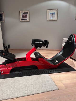 Simulatore di guida Fanatec Playseat rosso