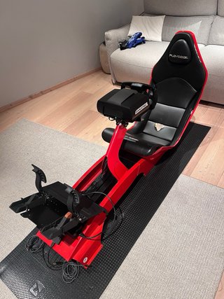 Simulatore di guida Fanatec Playseat rosso