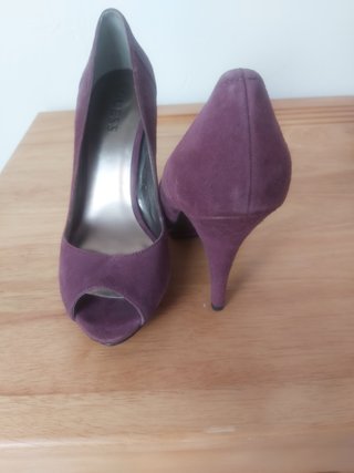 Zapato abierto tacón morado