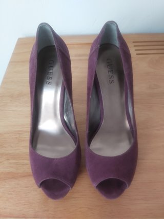 Zapato abierto tacón morado