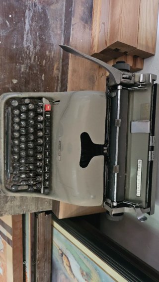 Máquina de escribir Olivetti Lexicon 80