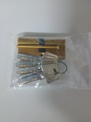 Bombin 30 x 30 de seguridad con 5 llaves