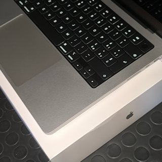 APPLE 2021 MACBOOK PRO 14" M1 PRO - COMPLETO