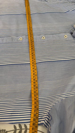 Camisa de rayas azul y blanca