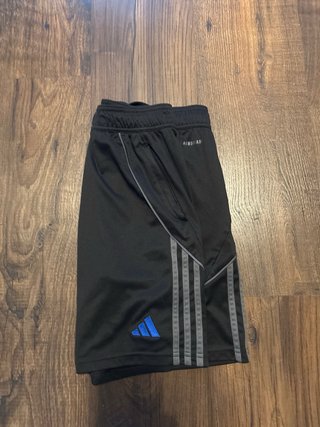Pantalones cortos deportivos Adidas negros y azule