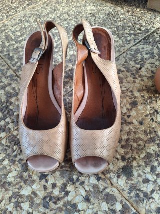 Zapatos de tacón peep toe nude