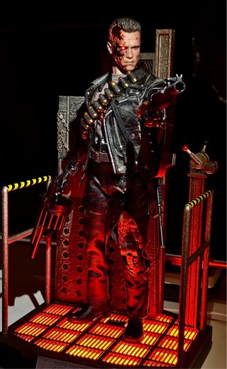Hot Toys T-800 DX46 2.0 Battle Damaged