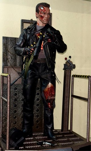 Hot Toys T-800 DX46 2.0 Battle Damaged