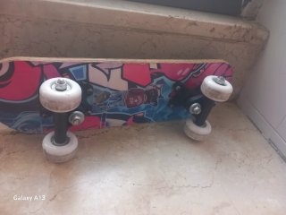 Skateboard Usato con Grafica e Griptape