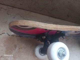 Skateboard Usato con Grafica e Griptape