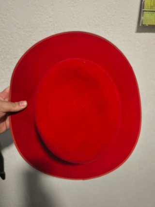 Sombrero Cordobés Tres Picos Rojo. Acepto trueque.