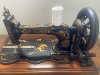 Máquina de coser Singer antigua