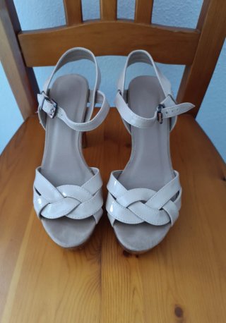 Sandalias Beige Tacón